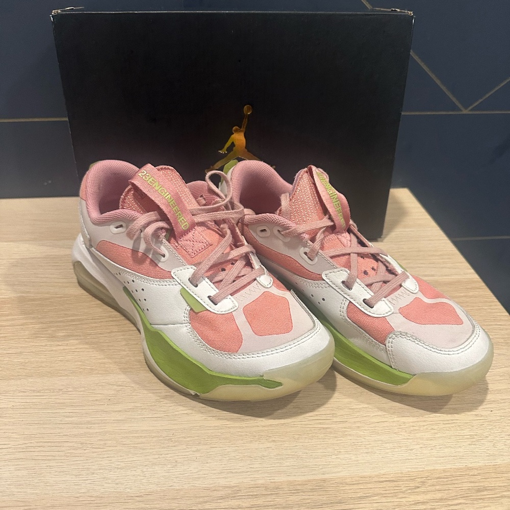 NIKE JORDAN AIR 200E GS 'WHITE ELEMENTAL PINK' - Size 5 Youth (6.5 Women's)